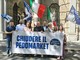 La protesta di Fdi davanti alla prefettura La protesta di Fdi davanti alla prefettura
