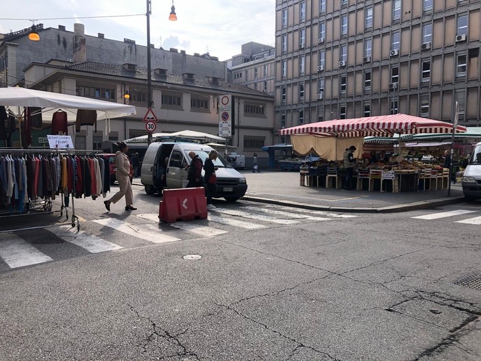 Piazzetta San Secondo, dopo topi e bivacchi il confronto con i residenti Piazzetta San Secondo, dopo topi e bivacchi il confronto con i residenti