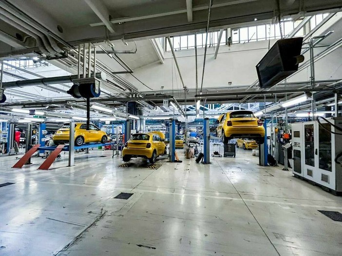 Automotive, il Ministro delle imprese e la Regione al lavoro per dare vita alle nuove "Aree di accelerazione industriale" Automotive, il Ministro delle imprese e la Regione al lavoro per dare vita alle nuove "Aree di accelerazione industriale"