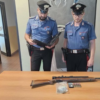 I militari bloccano l'aggressore subito dopo l'allarme I militari bloccano l'aggressore subito dopo l'allarme