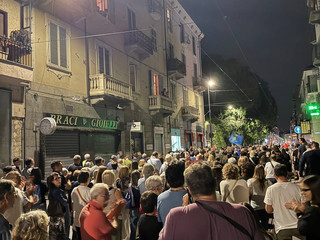 Un momento del corteo di ieri sera Un momento del corteo di ieri sera