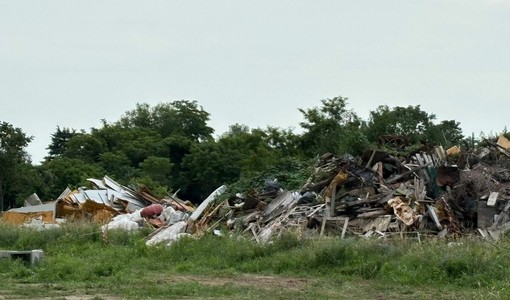 Preoccupazione per i rifiuti nel cantiere del parco del Sangone