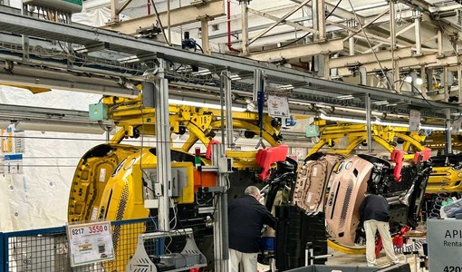 Aumenta la forza lavoro per la 500 ibrida a Mirafiori Aumenta la forza lavoro per la 500 ibrida a Mirafiori