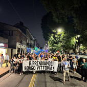 Un momento del corteo di ieri sera Un momento del corteo di ieri sera