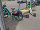 Monopattini e bici in sharing abbandonati alle fermate: &quot;Pedoni sempre più penalizzati&quot;