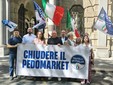 La protesta di Fdi davanti alla prefettura