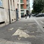 Le condizioni dei marciapiedi di via Borgaro