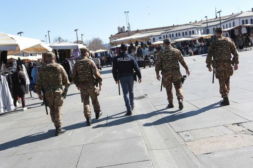 Doppia aggressione a ambulanti di Porta Palazzo: "Vogliamo l'esercito o blocchiamo il mercato" Doppia aggressione a ambulanti di Porta Palazzo: "Vogliamo l'esercito o blocchiamo il mercato"