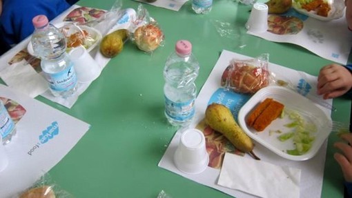 Carmagnola, le eccedenze alimentari della ristorazione scolastica ai bisognosi