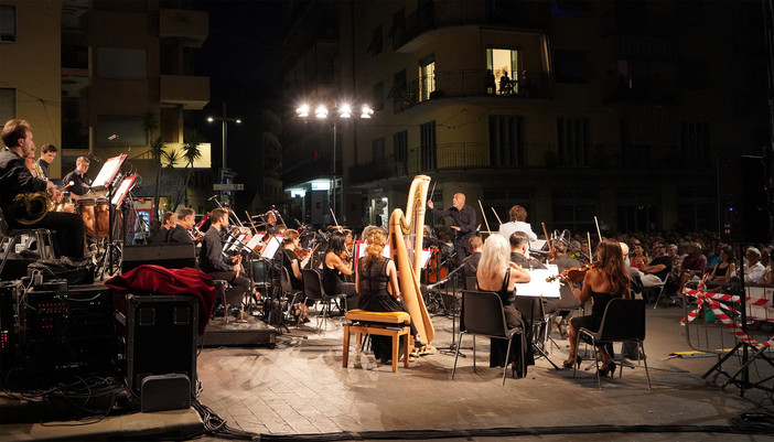 Orchestra Sinfonica di Sanremo, la quinta edizione di Musica nei Borghi dedicata a Lucio Dalla Orchestra Sinfonica di Sanremo, la quinta edizione di Musica nei Borghi dedicata a Lucio Dalla
