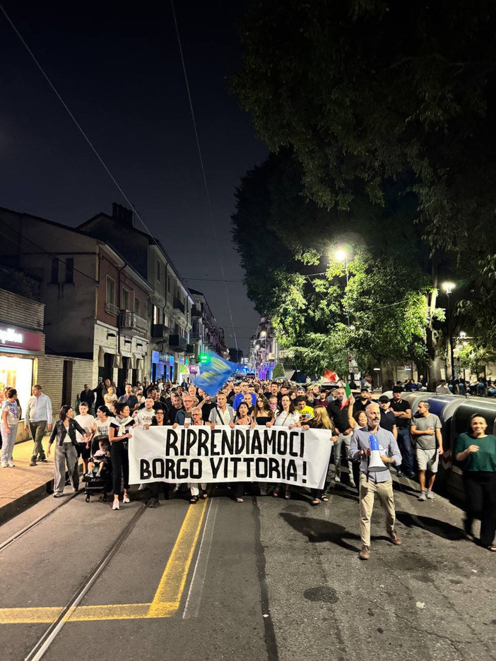 Un momento del corteo di ieri sera Un momento del corteo di ieri sera