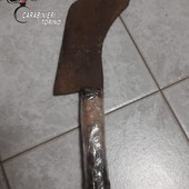 L'uomo ha seminato il panico con una mannaia in mano