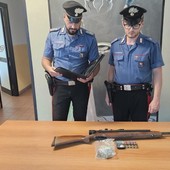 I militari bloccano l'aggressore subito dopo l'allarme I militari bloccano l'aggressore subito dopo l'allarme