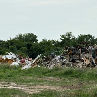 Preoccupazione per i rifiuti nel cantiere del parco del Sangone