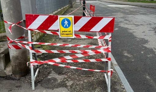 L'intervento della polizia locale in via Cena L'intervento della polizia locale in via Cena