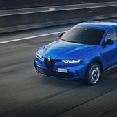 Alfa Romeo Tonale blu