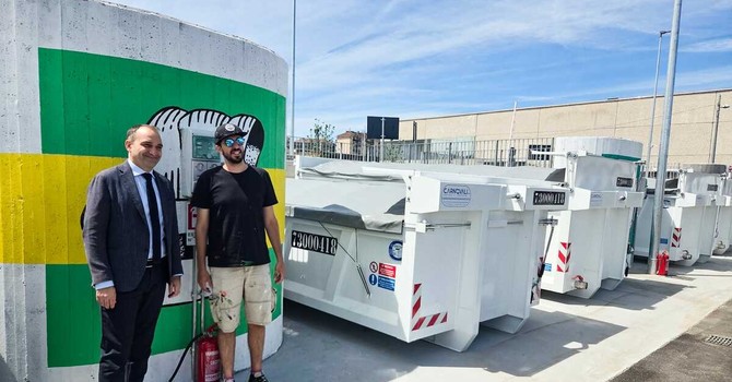 Taglio del nastro per il nuovo ecocentro Taglio del nastro per il nuovo ecocentro