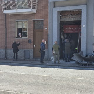 Colpo con la ‘marmotta’ al bancomat Unicredit di None Colpo con la ‘marmotta’ al bancomat Unicredit di None