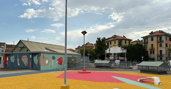 Dopo i banchi le auto, l'ex mercato coperto Racconigi 51 diventa un parcheggio