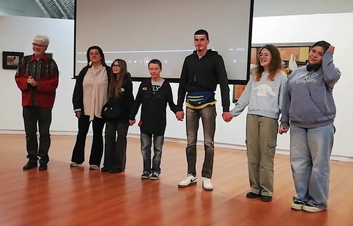 ‘Non solo un semplice selfie’, gli Artistinati tornano a Torre Pellice