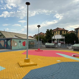 Dopo i banchi le auto, l'ex mercato coperto Racconigi 51 diventa un parcheggio Dopo i banchi le auto, l'ex mercato coperto Racconigi 51 diventa un parcheggio