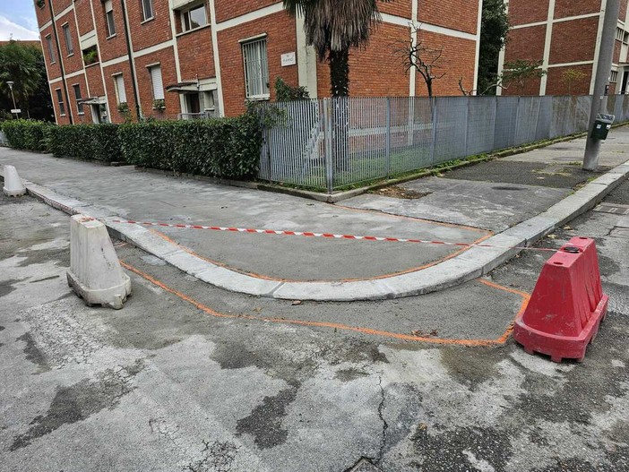 I lavori sui nuovi marciapiedi di via Pirano