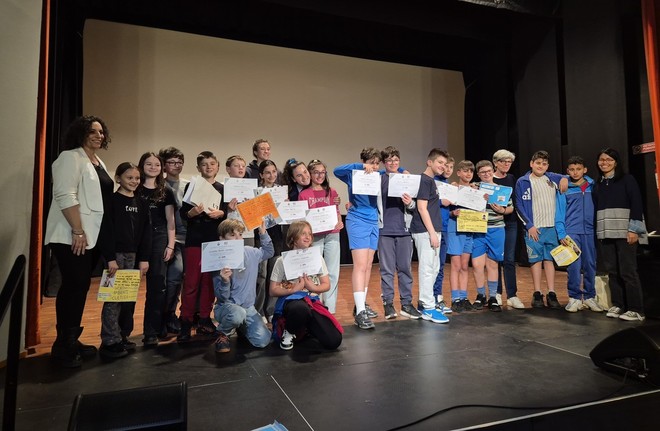 Eletti e candidati al Consiglio comunale dei ragazzi durante la cerimonia del 15 aprile