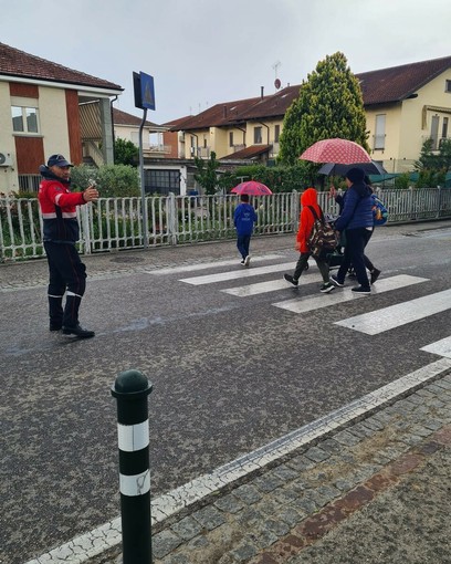 Sicurezza davanti alle scuole: a Chieri si 'arruolano' quattro Nonni Vigile Sicurezza davanti alle scuole: a Chieri si 'arruolano' quattro Nonni Vigile
