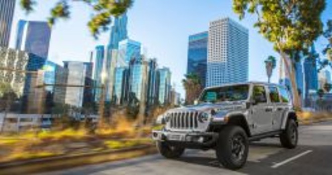 La nuova Wrangler 4xe protagonista al fianco delle Renegade e Compass 4xe della gamma di veicoli elettrici del marchio Jeep®