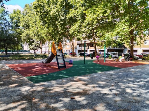 Nuova vita per il giardino di via Fossati: giochi inclusivi e sicurezza per tutti