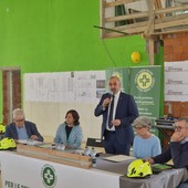 Luca Ferrua, al centro, alla presentazione della nuova sede Luca Ferrua, al centro, alla presentazione della nuova sede