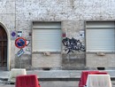 Un negozio chiuso in zona Vanchiglia