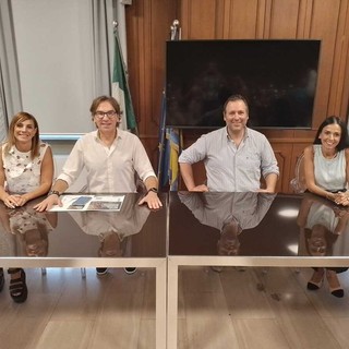 Nichelino sta con Confesercenti: "Salviamo i piccoli negozi" Nichelino sta con Confesercenti: "Salviamo i piccoli negozi"