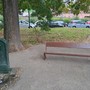 Le nuove panchine, appena installate Le nuove panchine, appena installate