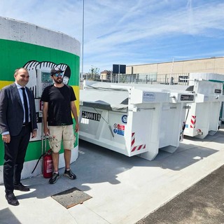 Taglio del nastro per il nuovo ecocentro