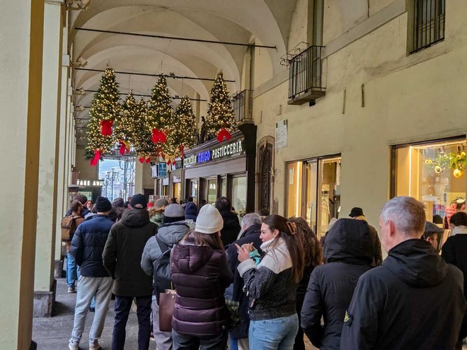 Grande coda per accalappiarsi la Nuvola di Ghigo