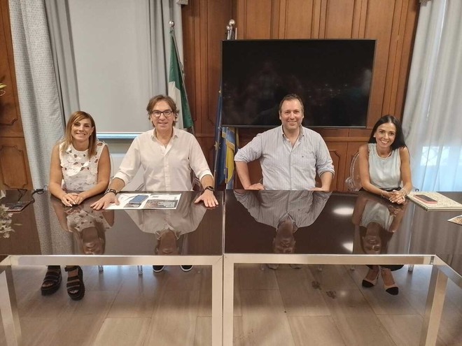 Nichelino sta con Confesercenti: "Salviamo i piccoli negozi" Nichelino sta con Confesercenti: "Salviamo i piccoli negozi"