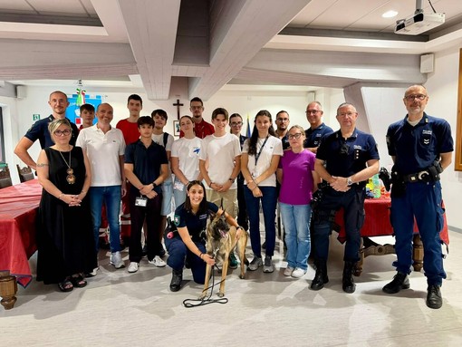 “Agente per un giorno”: i ragazzi del Fermi-Galilei in pattuglia con la Polizia Locale “Agente per un giorno”: i ragazzi del Fermi-Galilei in pattuglia con la Polizia Locale