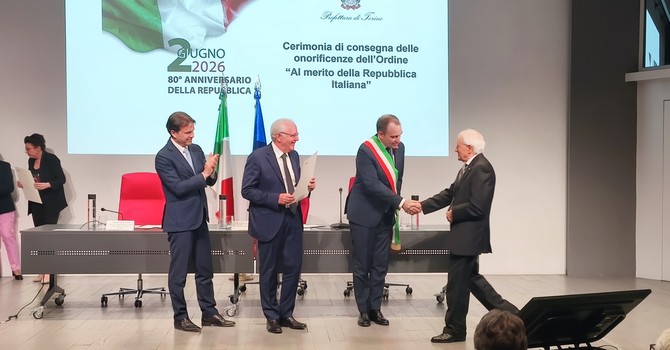 Onorificenze al Merito della Repubblica, un momento della premiazione Onorificenze al Merito della Repubblica, un momento della premiazione
