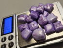 Scappa dalla polizia e tenta di ingoiare 15 ovuli di droga: arrestato pusher 19enne a Pozzo Strada