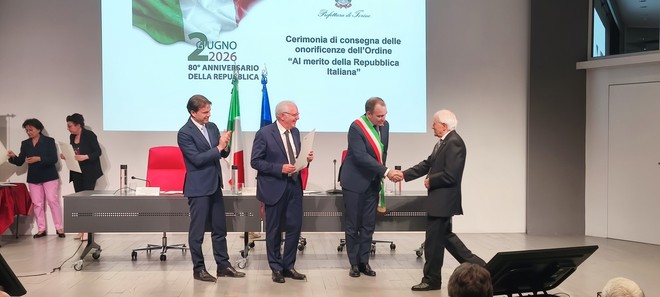Onorificenze al Merito della Repubblica, un momento della premiazione Onorificenze al Merito della Repubblica, un momento della premiazione