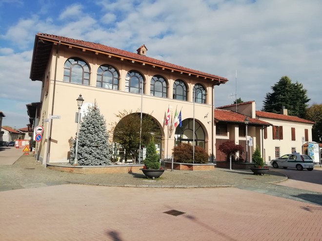 Parcheggi selvaggi e schiamazzi: Osasco arruola il suo vigile