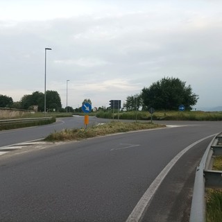 L’Anas taglia l’erba ad Osasco ma per ora solo nelle cuspidi