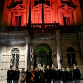 25 novembre, la questura di Torino si illumina di arancione