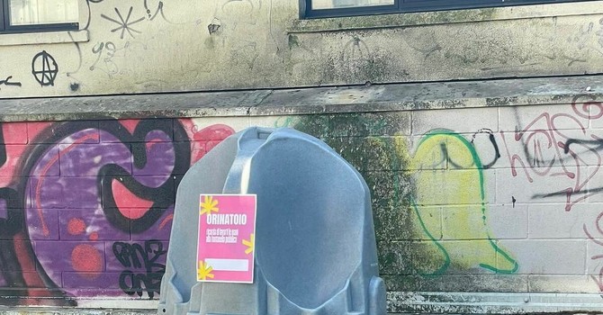 L'orinatoio comparso al Madre Teresa