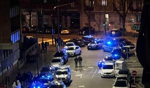 L'intervento della polizia sul luogo del fattaccio L'intervento della polizia sul luogo del fattaccio