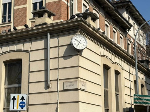 L'orologio di via Tripoli angolo corso Sebastopoli
