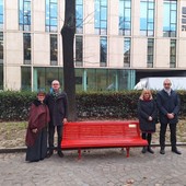 L'inaugurazione della panchina rossa di corso Siccardi