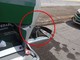 Nell'incidente l'auto ha perso il paraurti