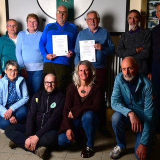 Il direttivo con la certificazione Il direttivo con la certificazione
